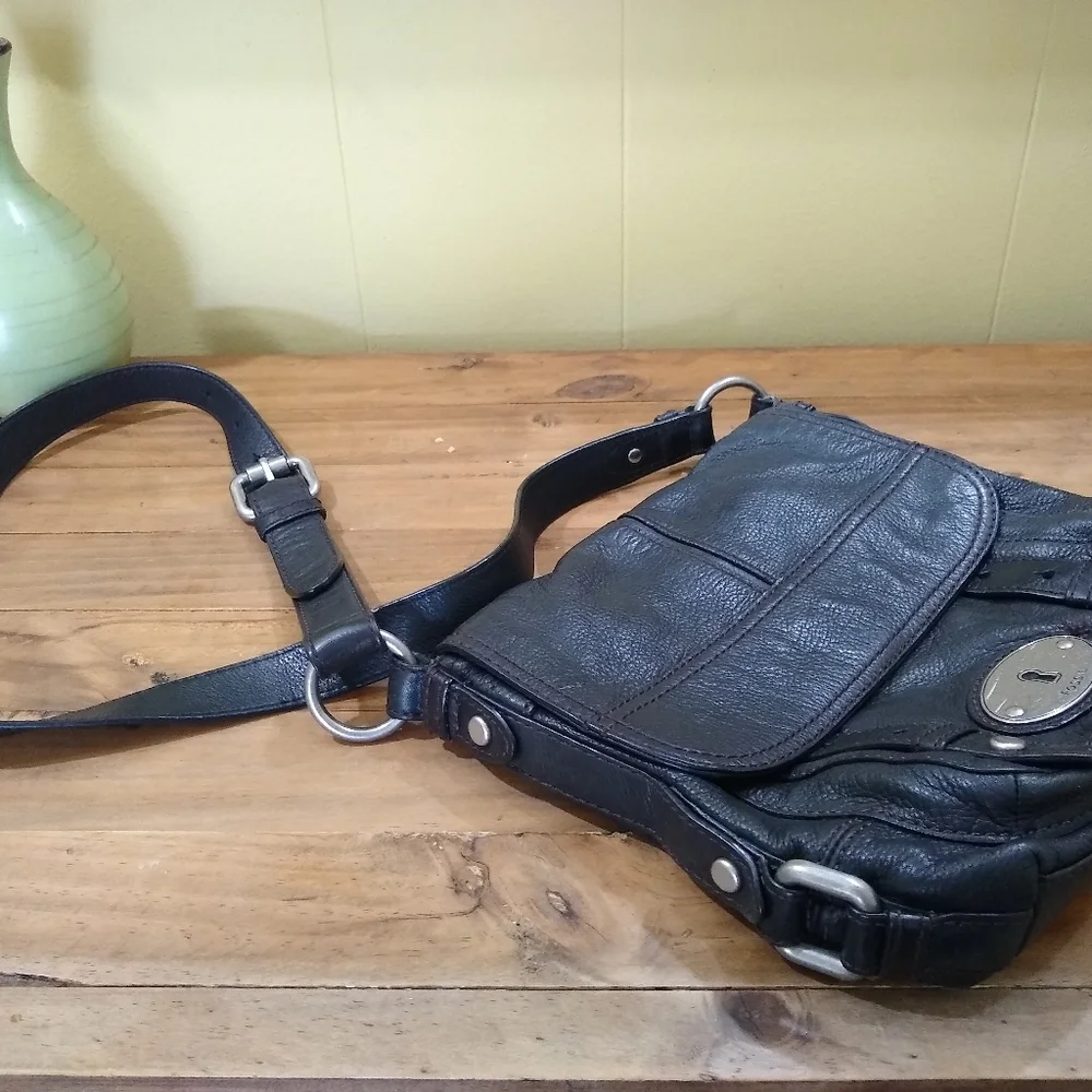Fossil Maddox Black Leather Medium Crossbody Bag. Very good used condition. On - Picture 11 of 13